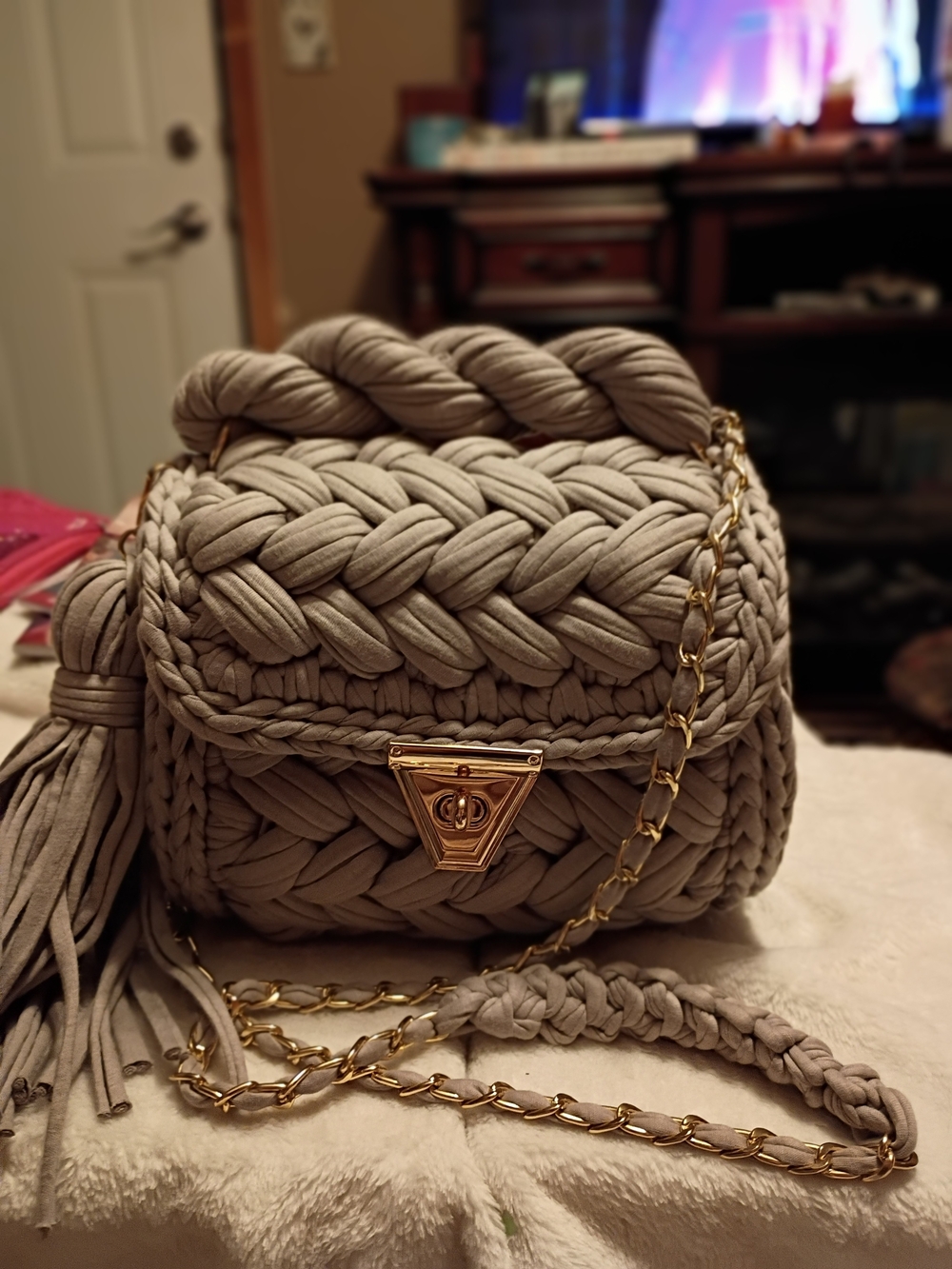 Braided Knit Crossbody Bag with Gold Chain - Gray Woven T-shirt Yarn